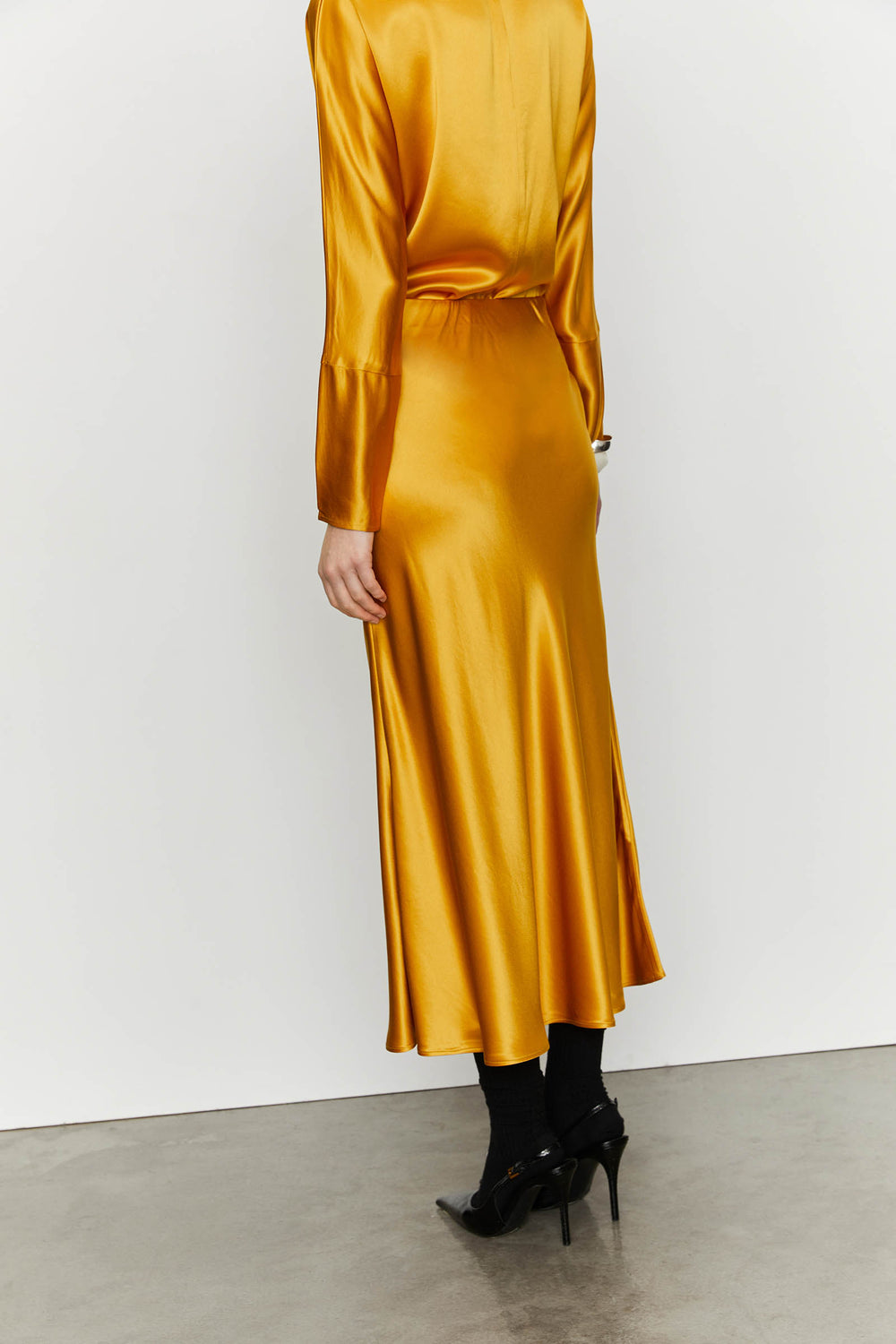 product-color-OIL_YELLOW