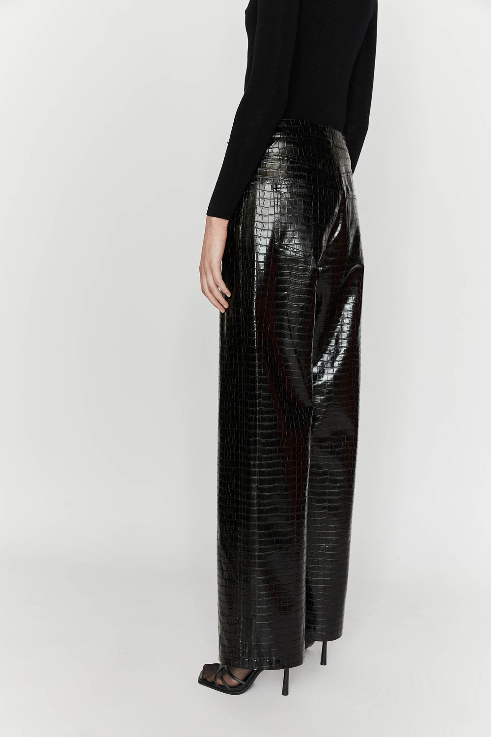product-color-BLACK