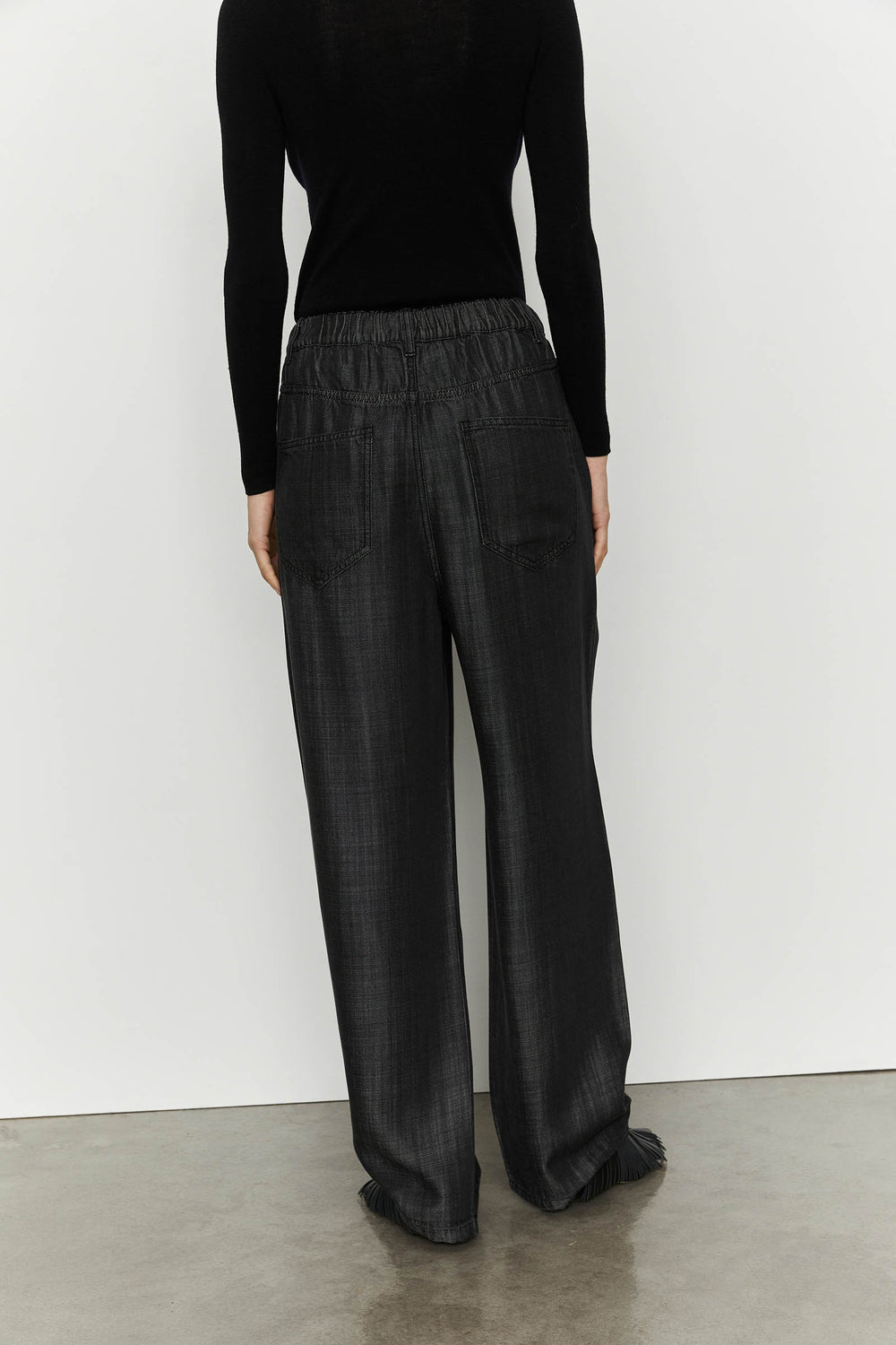 product-color-BLACK