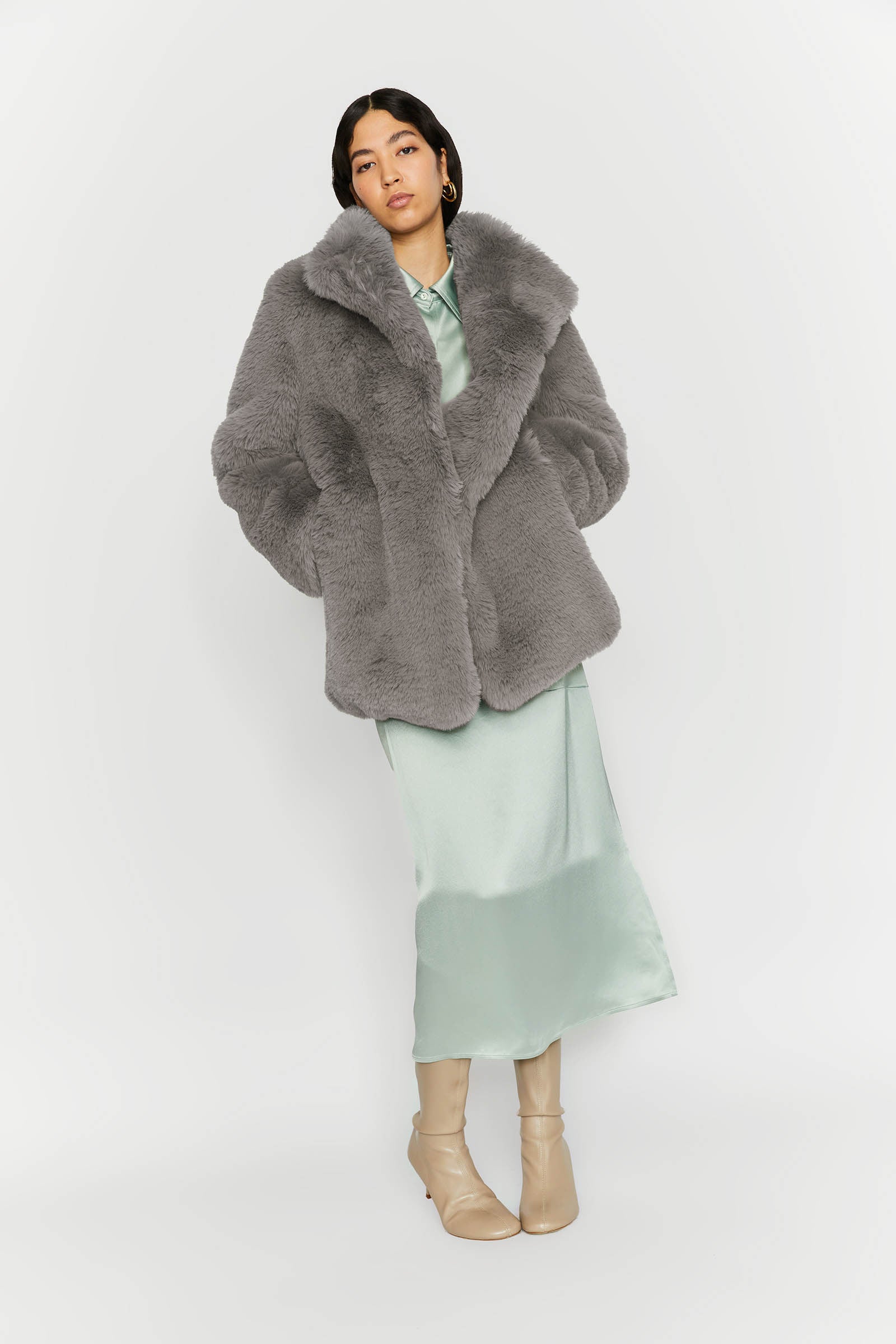 イタリア製 ISABELLE BLANCHE イザベルブランシュ ボアコート イタリア製 ISABELLE BLANCHE イザベルブランシュ ボアコート