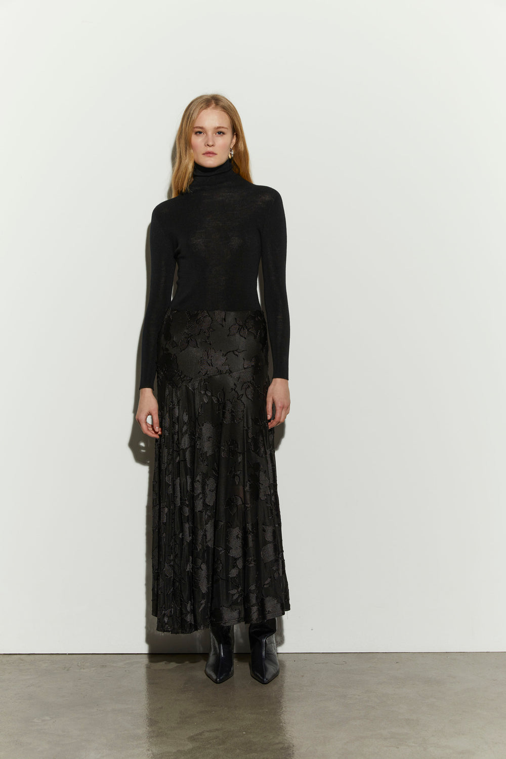 product-color-BLACK