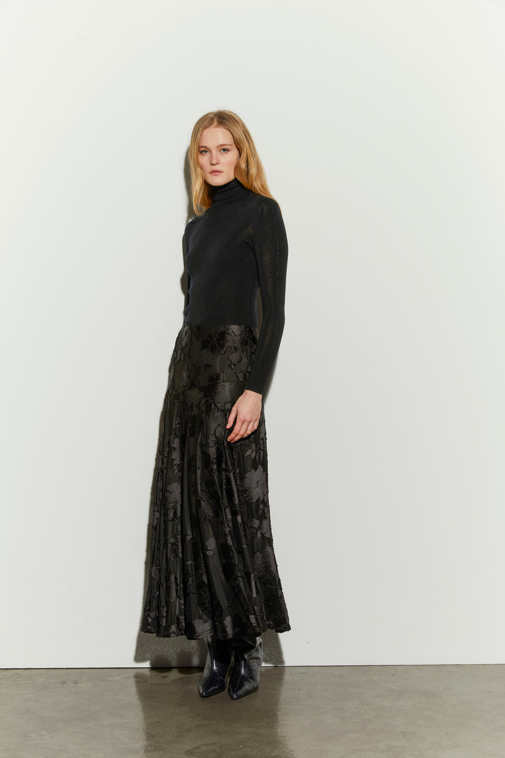 product-color-BLACK