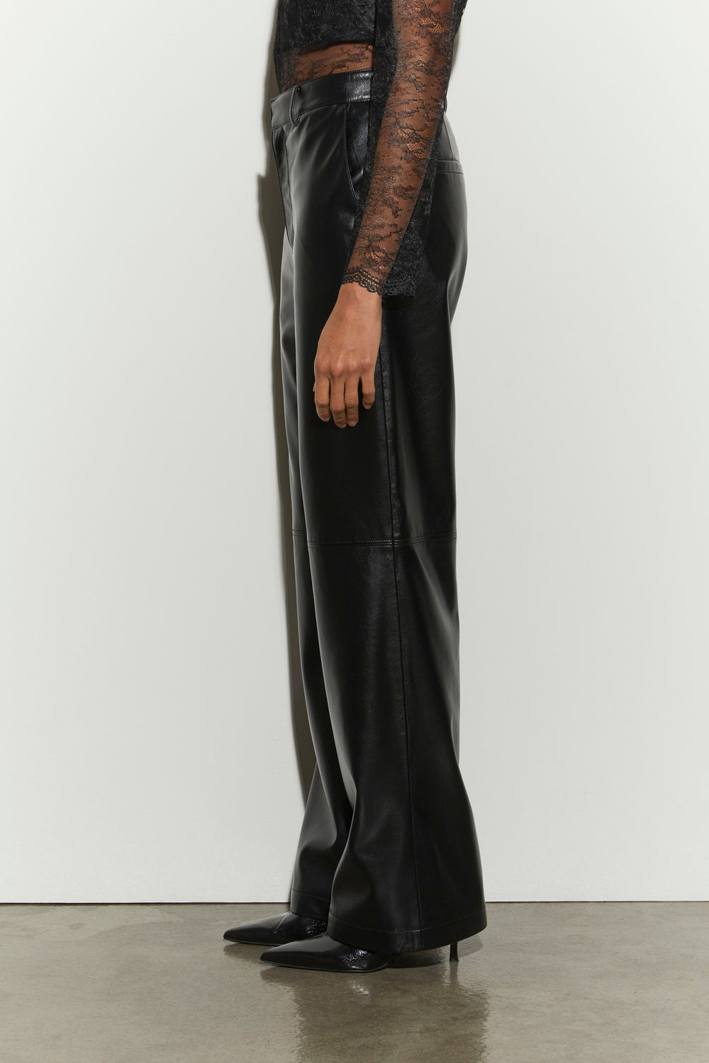 product-color-BLACK